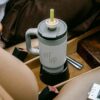 Bouteilles de gobelets en grès Bouteilles de gobelets en grès